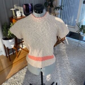 Vintage tan short-sleeve sweater with coral accent - S/M